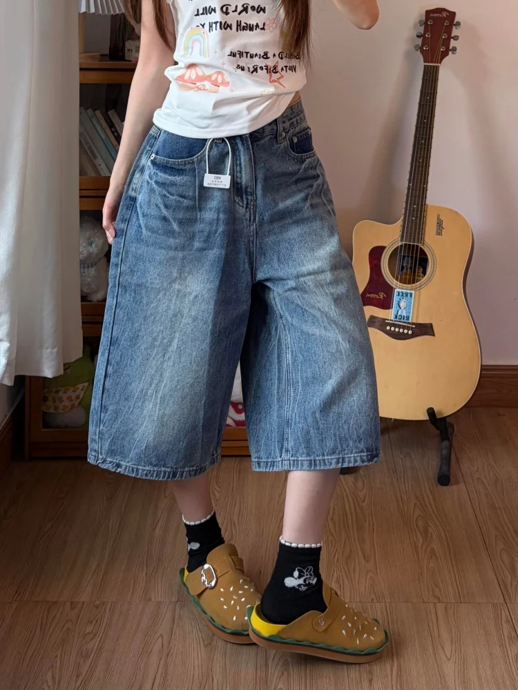American Style Vintage High Waist Loose Fit Denim Shorts Women Summer New plus Size Wide Leg Pants Casual Wear
American Style Vintage High Waist Loose Fit Denim Shorts Women Summer New plus Size Wide Leg Pants Casual Wear