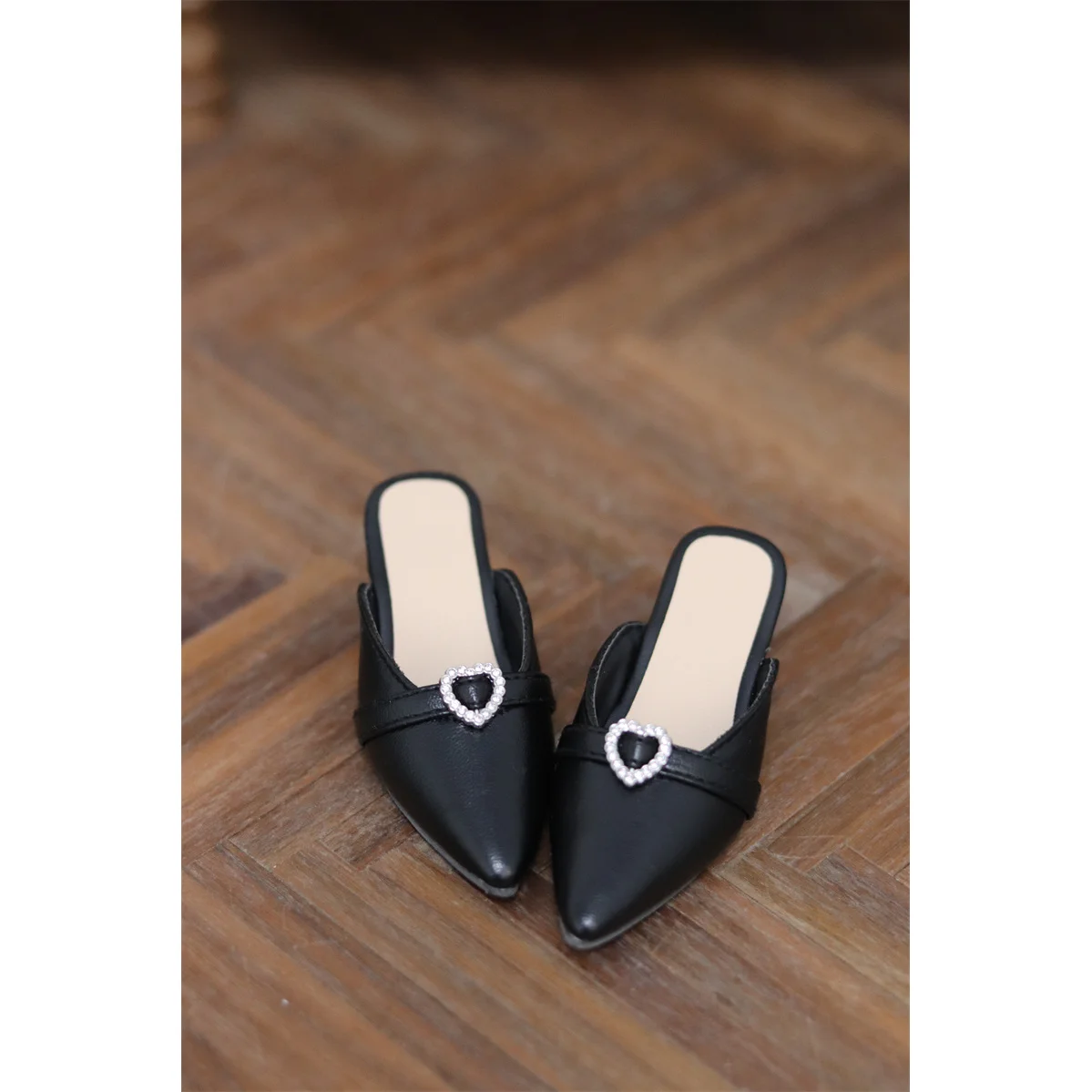 BJD shoes leather shoes ladies ladiesblack split pointed patchwork buns half drag low heeled sandals Inner length 8.4*3.1cm
BJD shoes leather shoes ladies ladiesblack split pointed patchwork buns half drag low heeled sandals Inner length 8.4*3.1cm