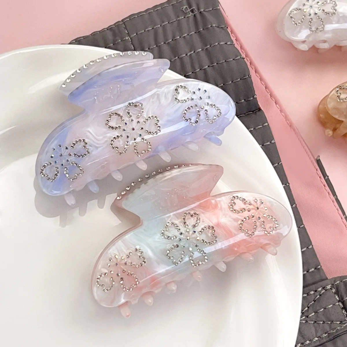 2025 Heavy Industries Luxury Hair claw Diamond-encrusted Flower Grab All-Match Sweet Girl Acrylic accessories
2025 Heavy Industries Luxury Hair claw Diamond-encrusted Flower Grab All-Match Sweet Girl Acrylic accessories