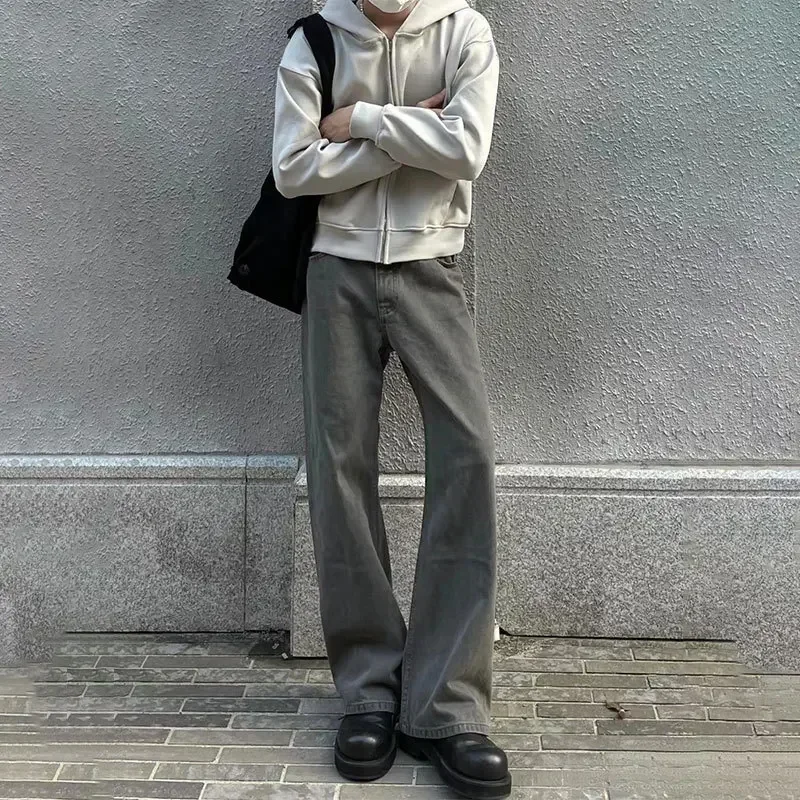 American Vintage Flared Jeans for Men That Can Make You Look Taller, From Trendy Brands, Loose-fitting and Casual Long Pants.
American Vintage Flared Jeans for Men That Can Make You Look Taller, From Trendy Brands, Loose-fitting and Casual Long Pants.