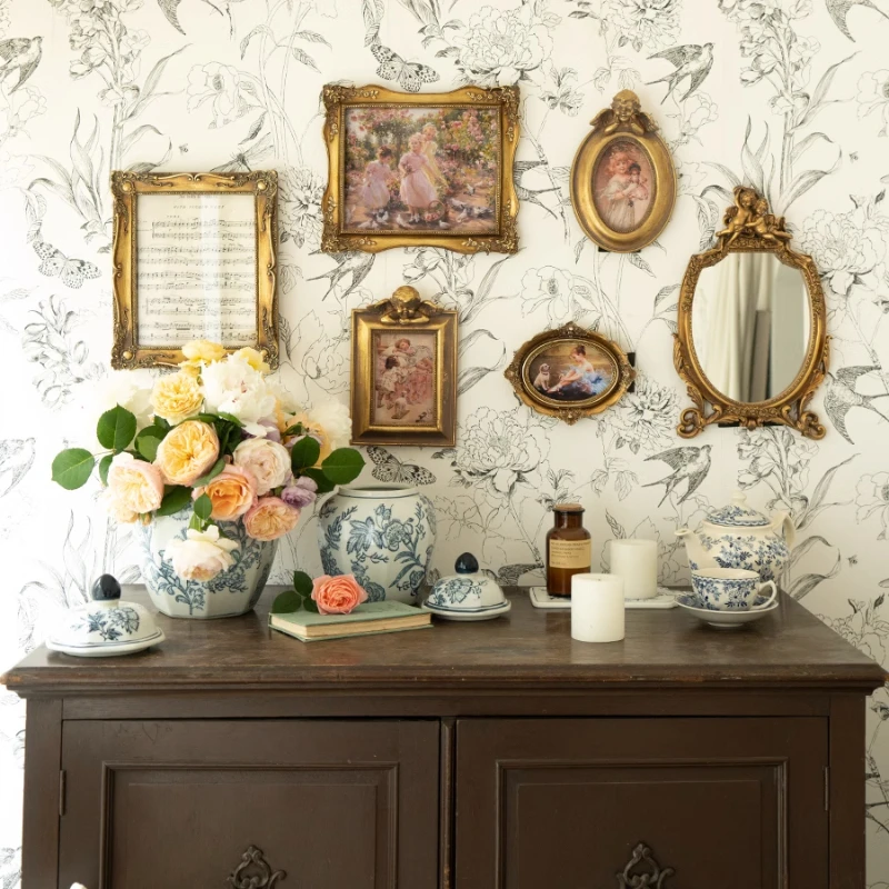 Retro European style Vintage Relief Photo Frame Picture Frame Home Stay Wall Decoration Artistic Light Luxury Wall Hanging Photo
Retro European style Vintage Relief Photo Frame Picture Frame Home Stay Wall Decoration Artistic Light Luxury Wall Hanging Photo