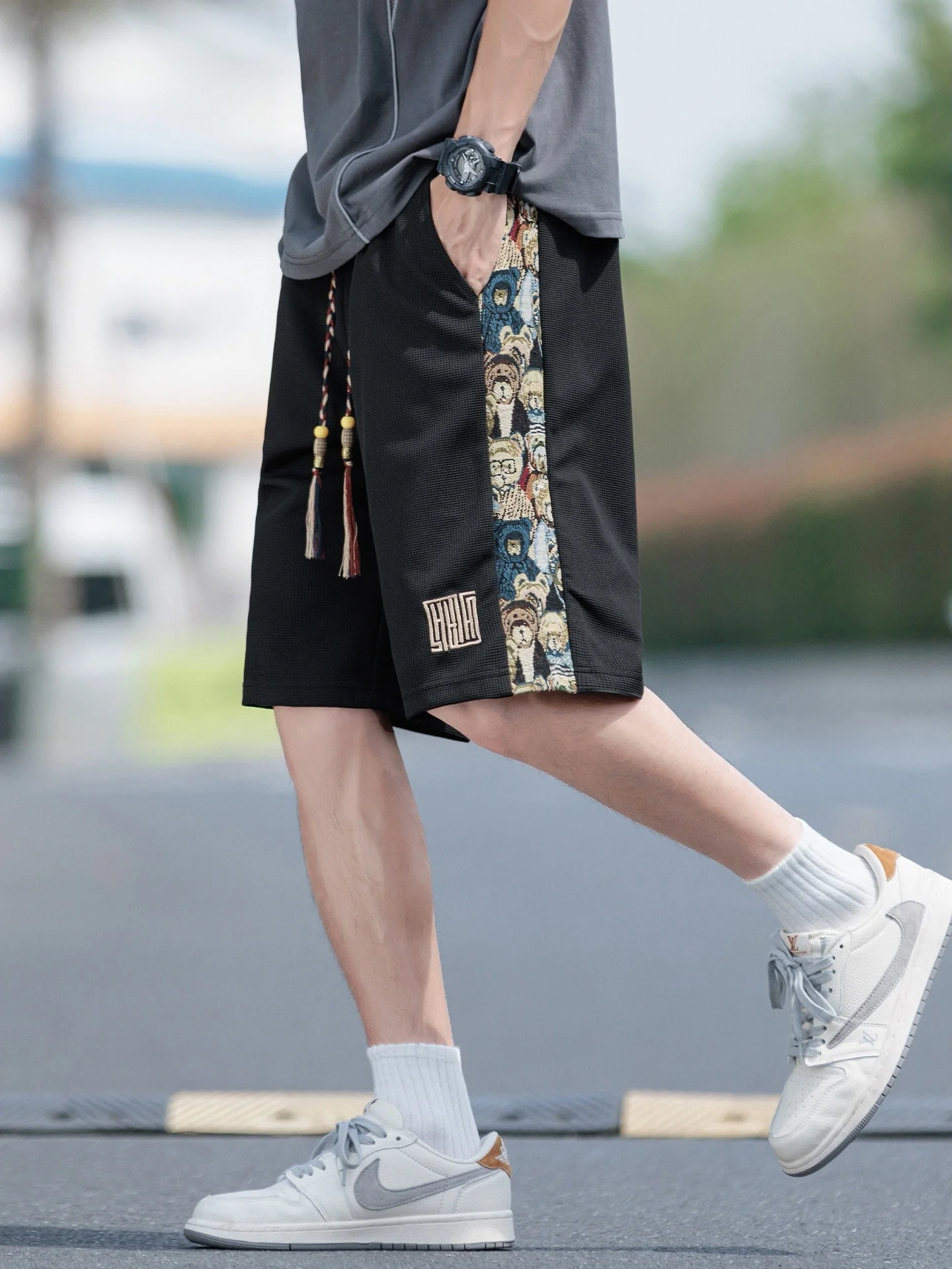 Летние трендовые мужские брюки 2024, пэчворк с вышивкой, пляжная одежда в стиле пэчворк, повседневная свободная посадка, прямая эластичная талия
Летние трендовые мужские брюки 2024, пэчворк с вышивкой, пляжная одежда в стиле пэчворк, повседневная свободная посадка, прямая эластичная талия