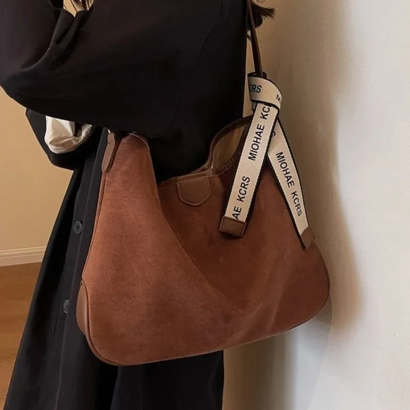 Minimalist Designer Casual Diaper Bags For Ladies Stylish Elegant Tote Bag Large Capacity Shoulder Bag Simple Leather Classic
Minimalist Designer Casual Diaper Bags For Ladies Stylish Elegant Tote Bag Large Capacity Shoulder Bag Simple Leather Classic