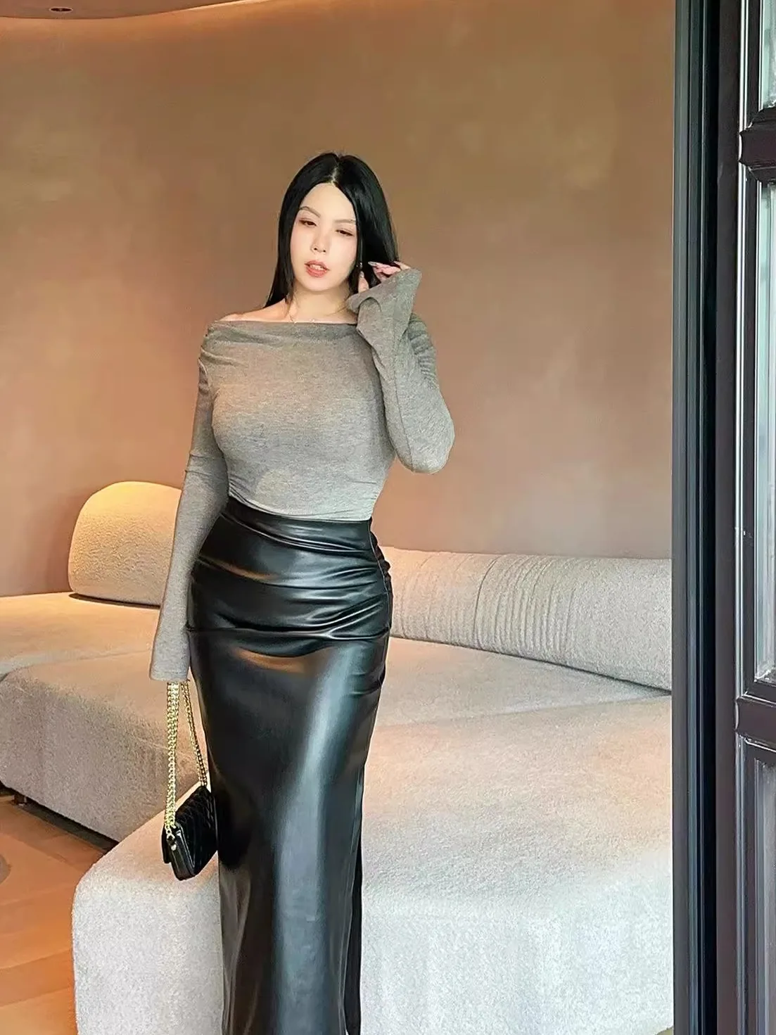 Elegant Slimming High Waist Asymmetrical Leather Skirt Sexy Vintage Large Size Half Body Skirt for plus Size Women
Elegant Slimming High Waist Asymmetrical Leather Skirt Sexy Vintage Large Size Half Body Skirt for plus Size Women