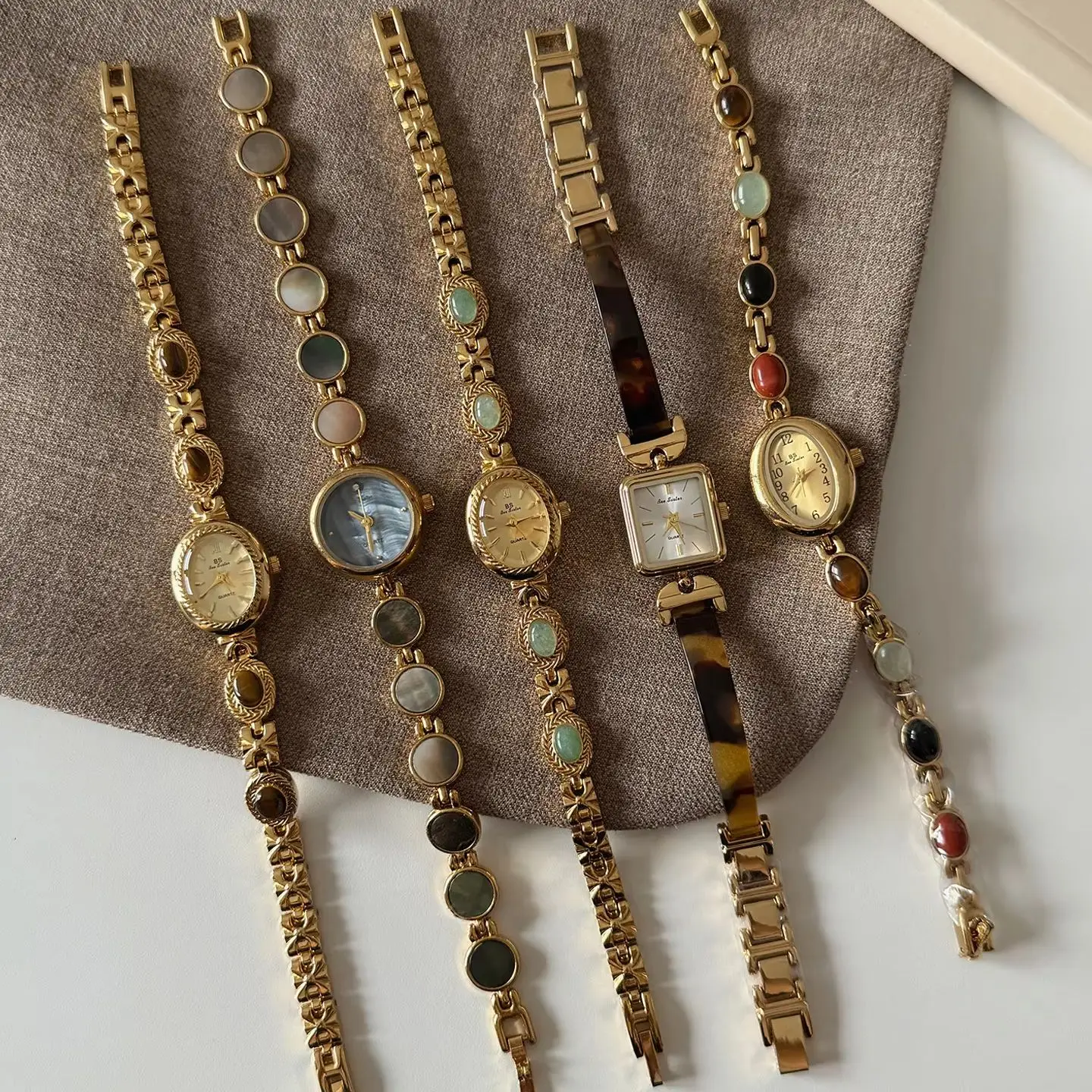 Tiger eye Stone Amber Small Gold Watch Bracelet for Women, Light Luxury, Retro Fashion, Quartz Watches for Women Gift Collection
Tiger eye Stone Amber Small Gold Watch Bracelet for Women, Light Luxury, Retro Fashion, Quartz Watches for Women Gift Collection