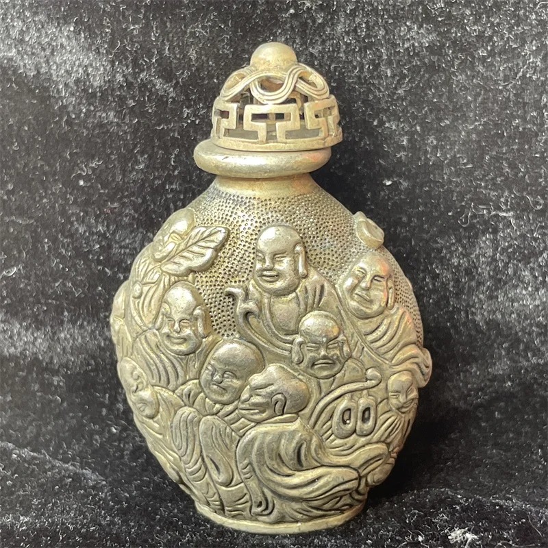 Old style snuff bottles, pure copper, antique handles, handicrafts, decorative old snuff utensils, empty bottles, ancient times
Old style snuff bottles, pure copper, antique handles, handicrafts, decorative old snuff utensils, empty bottles, ancient times