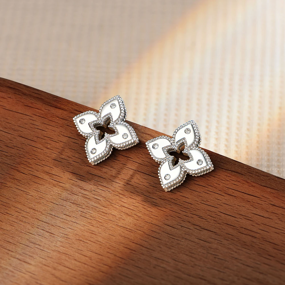 0.12CTW Moissanite Earrings Flower Cutout Design S925 Silver 18K Gold Plated Handmade Engagement Luxury Jewelry for Her
0.12CTW Moissanite Earrings Flower Cutout Design S925 Silver 18K Gold Plated Handmade Engagement Luxury Jewelry for Her