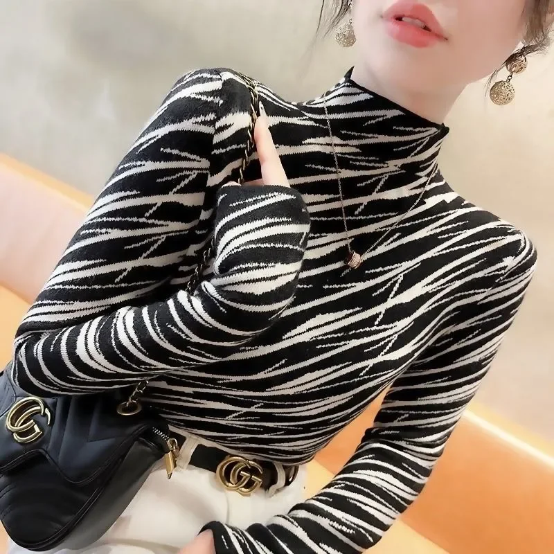 Slim and Simple Commuter Velvet Long-sleeved Turtleneck Base Shirt Fashionable Striped Versatile Casual Top
Slim and Simple Commuter Velvet Long-sleeved Turtleneck Base Shirt Fashionable Striped Versatile Casual Top