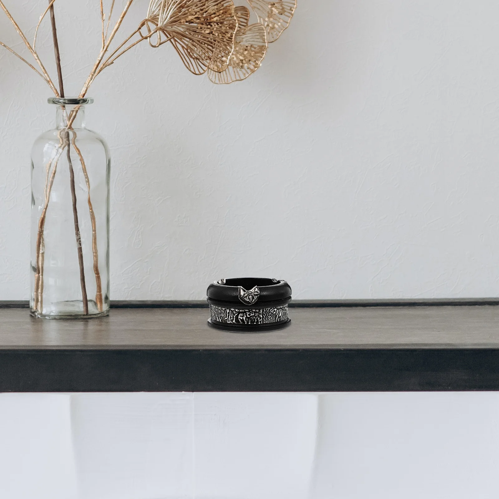 1pc Wooden Cigarette Ashtray Vintage Style Compact Desktop Smoking Holder For Home Office Bar Use Multifunctional Ash Container
1pc Wooden Cigarette Ashtray Vintage Style Compact Desktop Smoking Holder For Home Office Bar Use Multifunctional Ash Container