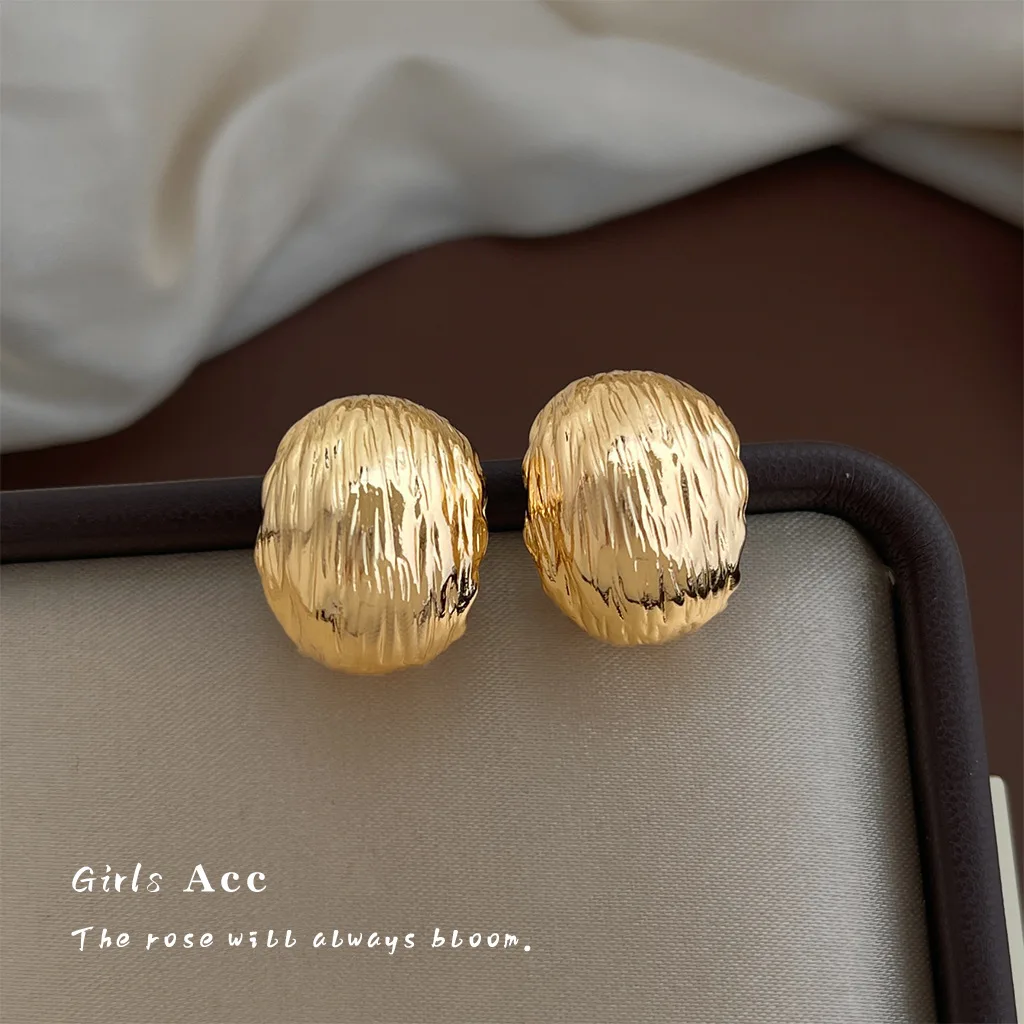 Women Old Money Textured C Hoop Earrings Personalized Stylish Exaggerated Elegant Niche High Grade Crossborder Ear Drop Jewelry
Women Old Money Textured C Hoop Earrings Personalized Stylish Exaggerated Elegant Niche High Grade Crossborder Ear Drop Jewelry