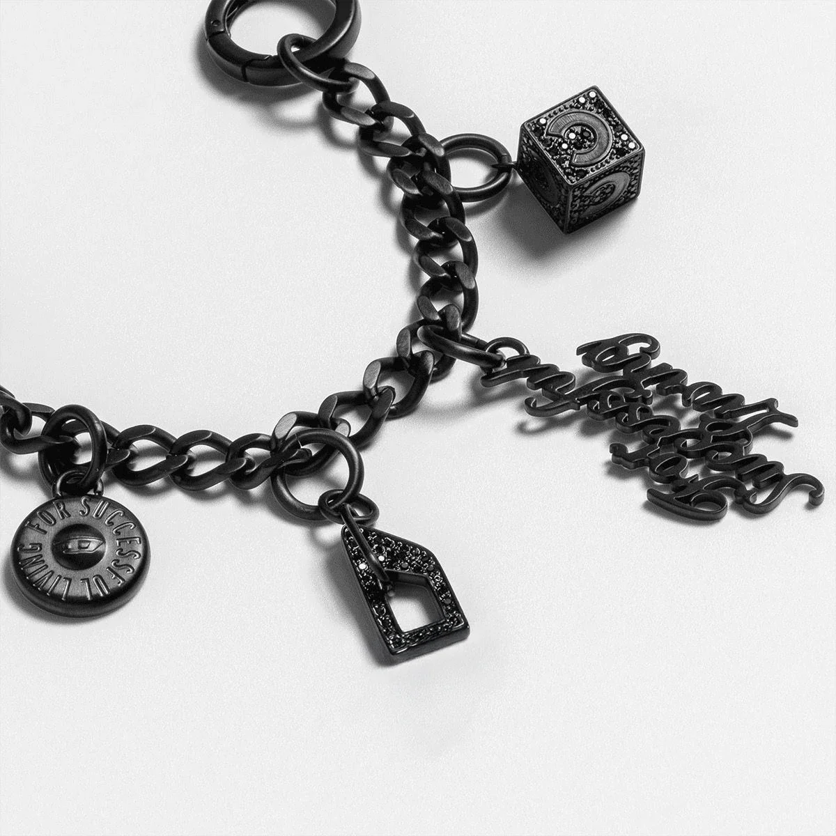 1:1 Retro Black Diamond Pendant Phone Charm Short Chain Mobile Phone Straps for IPhone Lanyard Bracelet for Samsung Galaxy
1:1 Retro Black Diamond Pendant Phone Charm Short Chain Mobile Phone Straps for IPhone Lanyard Bracelet for Samsung Galaxy