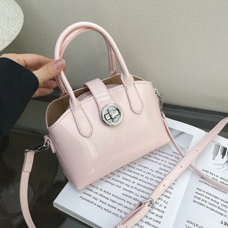 Elegant Leather Diaper Bag With Textured Design Popular Classic Tote For Women Trendy Commuter Shoulder Bag Superstar Show
Elegant Leather Diaper Bag With Textured Design Popular Classic Tote For Women Trendy Commuter Shoulder Bag Superstar Show