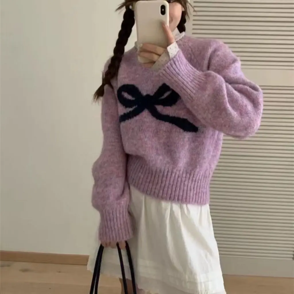South Korea Dongdaemun Fashion Knitted Sweater Fall/Winter Bow Pattern Long Sleeve Crewneck Age-reducing Short/Long Style
South Korea Dongdaemun Fashion Knitted Sweater Fall/Winter Bow Pattern Long Sleeve Crewneck Age-reducing Short/Long Style