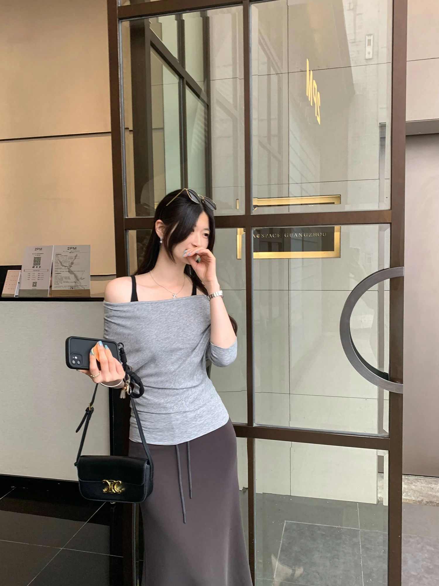 Unique Beautiful Shoulder Bared One-Shoulder Five-Sleeve T-Shirt Women Summer 2026 New Korean Style Elegant Top Ladies Fashion
Unique Beautiful Shoulder Bared One-Shoulder Five-Sleeve T-Shirt Women Summer 2026 New Korean Style Elegant Top Ladies Fashion