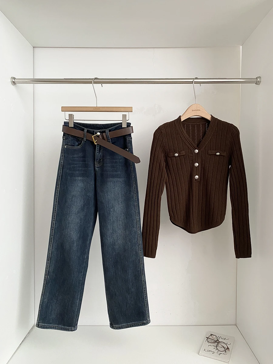 2025 Autumn Winter High Waist Slim Straight Leg Fleece Lined Fashionable Chic Women's Jeans Korean Style Long Trousers
2025 Autumn Winter High Waist Slim Straight Leg Fleece Lined Fashionable Chic Women's Jeans Korean Style Long Trousers