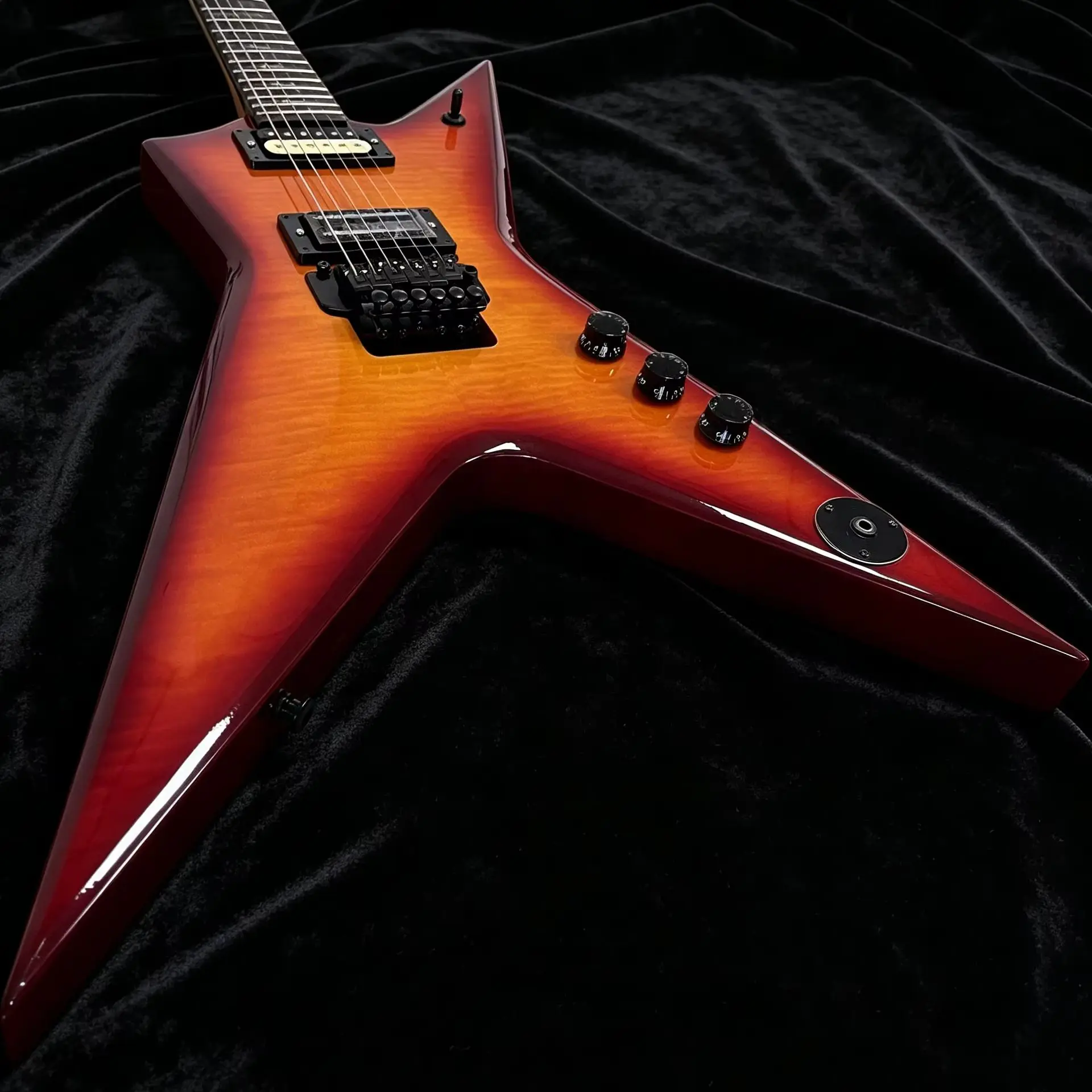 Custom guitar Dimebag Darrell Cherry Flame Maple Veneer Floydrose vibrato Stealth Electric Guitar-Themed Gift Free Shipping
Custom guitar Dimebag Darrell Cherry Flame Maple Veneer Floydrose vibrato Stealth Electric Guitar-Themed Gift Free Shipping