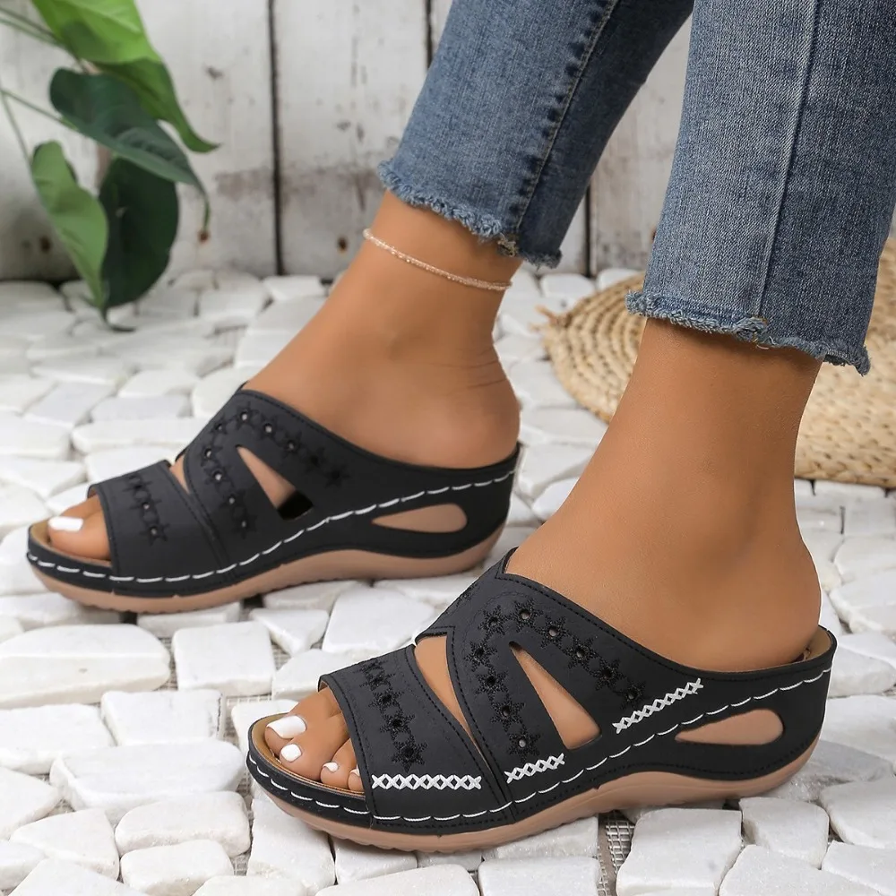 2026 New Summer Women Wedge Sandals Embroidery Thick Sole Open Toe Slippers Fashion Retro Casual Light Female Platform Slides
2026 New Summer Women Wedge Sandals Embroidery Thick Sole Open Toe Slippers Fashion Retro Casual Light Female Platform Slides