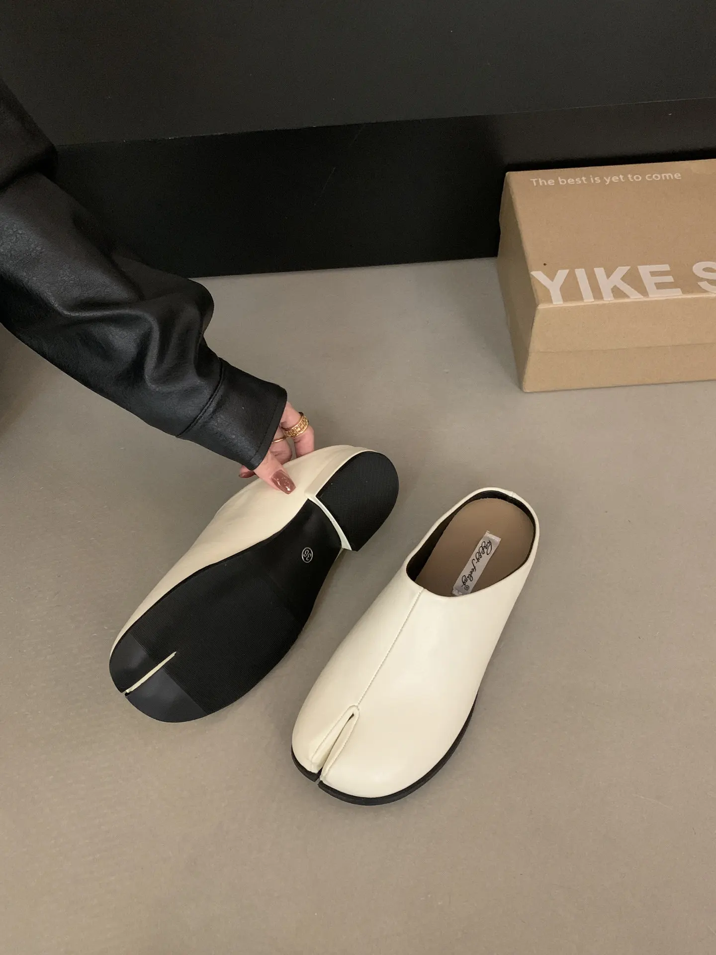 Women's Mules Split-Toe Slip-On Mules for Women 2026 Spring Summer New Arrival Flat Sandals Lazy Half Slippers Closed-Toe Mules
Women's Mules Split-Toe Slip-On Mules for Women 2026 Spring Summer New Arrival Flat Sandals Lazy Half Slippers Closed-Toe Mules