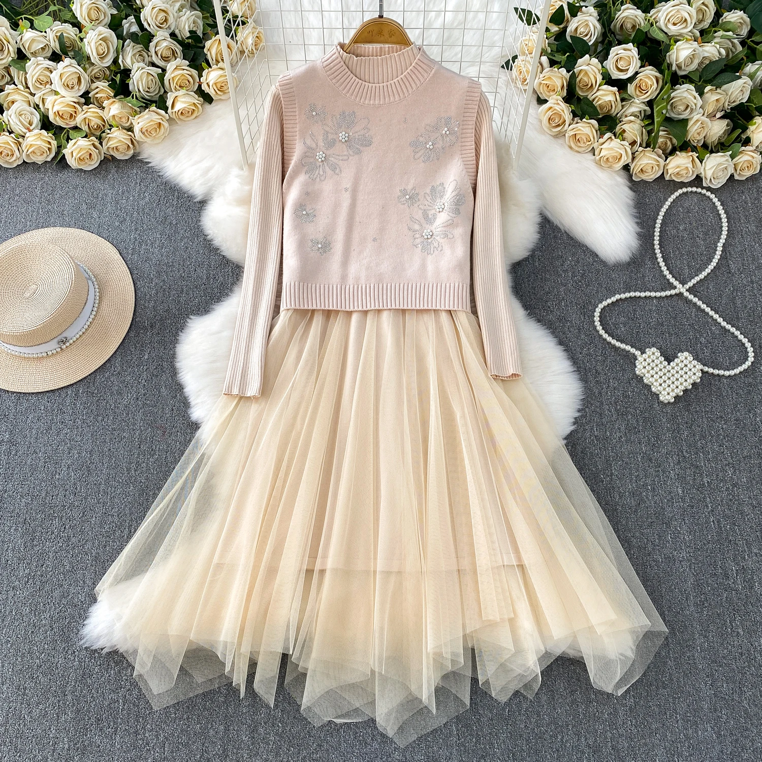 High Quality Women's Studded Beaded Rhinestone Floral Knitted Two Piece Sets for Women Fall 2025 Patchwork Mesh Puffy Dress Sets
High Quality Women's Studded Beaded Rhinestone Floral Knitted Two Piece Sets for Women Fall 2025 Patchwork Mesh Puffy Dress Sets