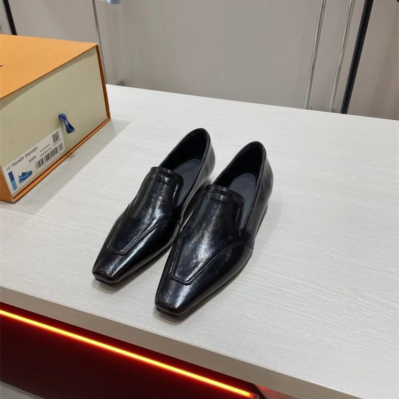Retro Women's Shoes Fashion Luxury Genuine Leather Loafers for Woman Exquisite Britain Casual Shoes Designer Shoes Zapatos Mujer
Retro Women's Shoes Fashion Luxury Genuine Leather Loafers for Woman Exquisite Britain Casual Shoes Designer Shoes Zapatos Mujer