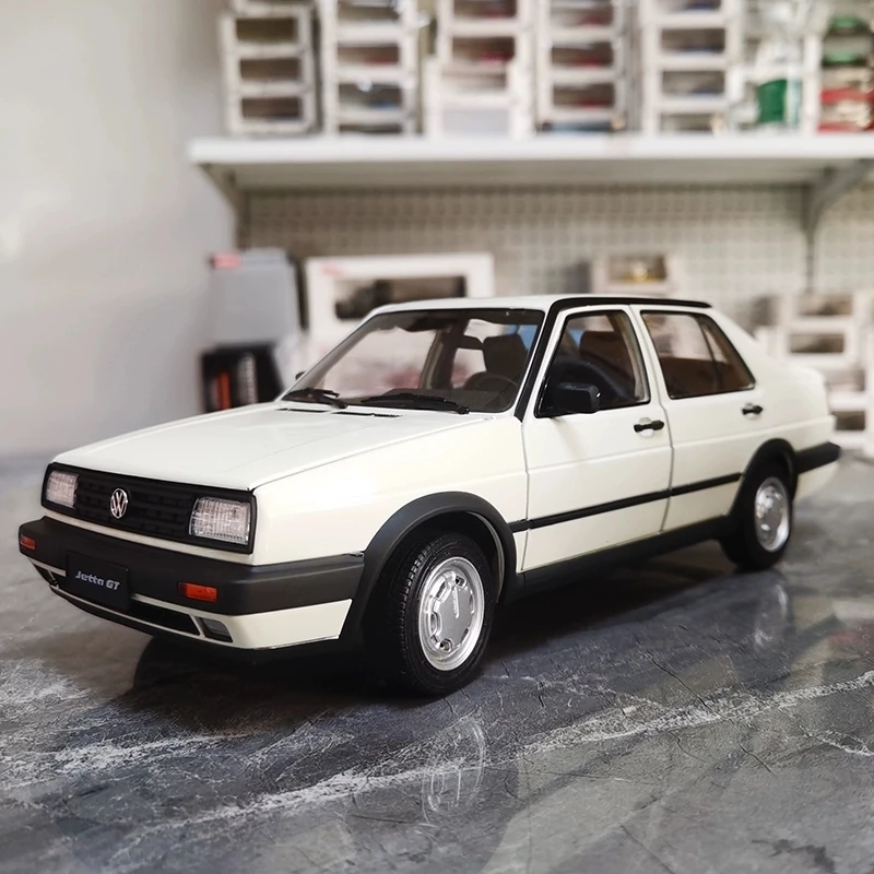 1:18 VW Jetta GT MK2 Alloy Car Model Diecast Metal Classic Vehicle Car Model High Simulation Collection Kids Toy Gift Decoration 
1:18 VW Jetta GT MK2 Alloy Car Model Diecast Metal Classic Vehicle Car Model High Simulation Collection Kids Toy Gift Decoration