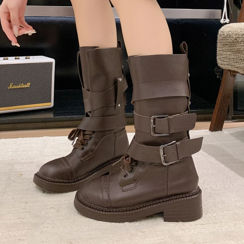 Дизайнерские женские ботинки, модные модельные туфли на среднем каблуке, зимние ботинки до середины икры со шнуровкой, новинка 2025 года, готические мотоциклетные ботинки Botas Para Mujer
Дизайнерские женские ботинки, модные модельные туфли на среднем каблуке, зимние ботинки до середины икры со шнуровкой, новинка 2025 года, готические мотоциклетные ботинки Botas Para Mujer