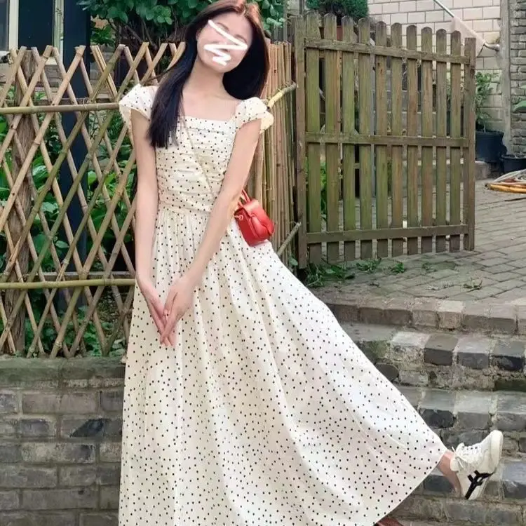 French Polka Dot Puff Sleeve Dress with Women's Temperament Square Collar Waist-closed Slim A-line Long Skirt
French Polka Dot Puff Sleeve Dress with Women's Temperament Square Collar Waist-closed Slim A-line Long Skirt