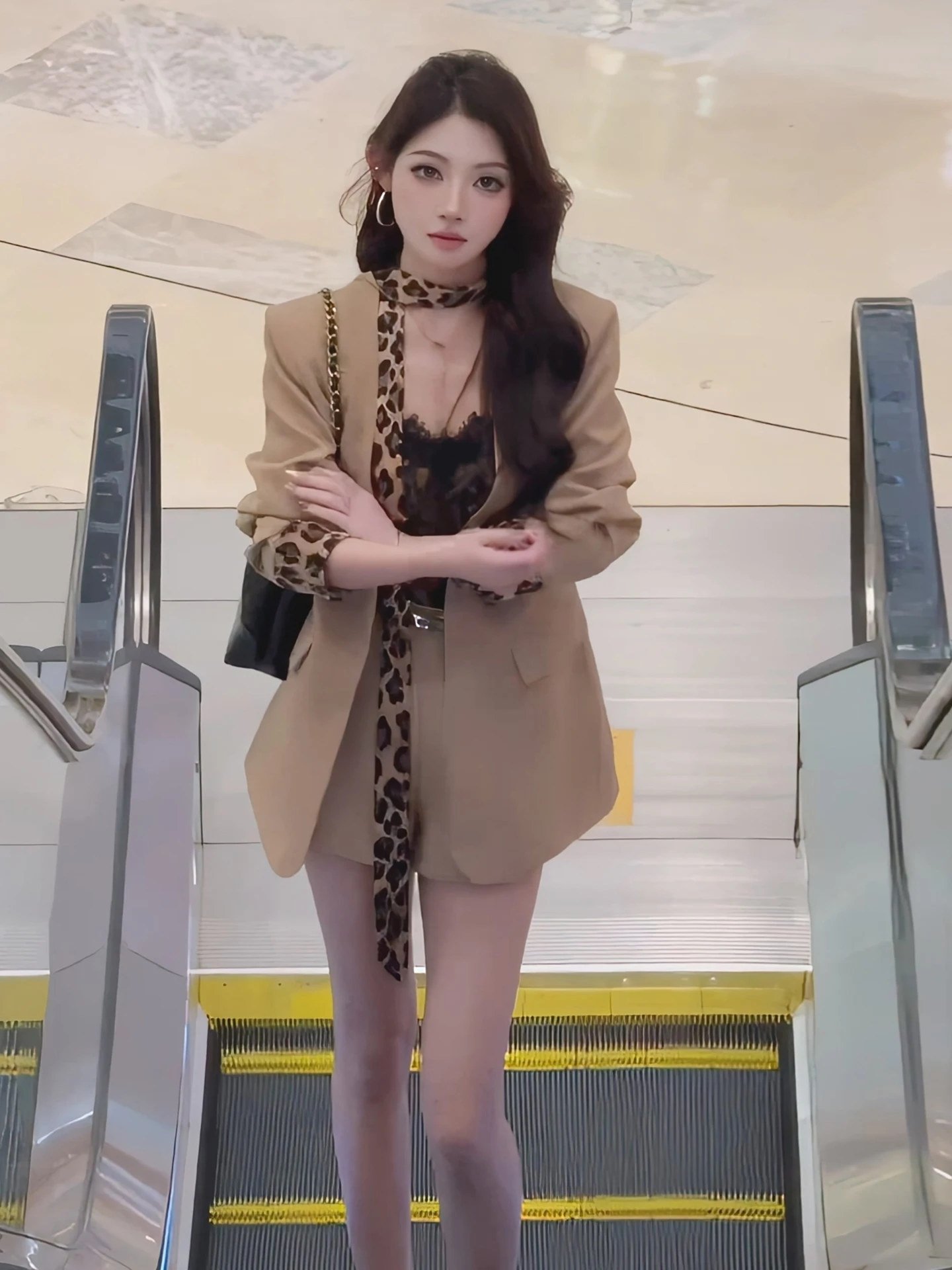 Spring 2026 Women's Suit Set Ele Ladylike Godd Sle Faionable Two-Piece ort Sve ort Pants Workwear
Spring 2026 Women's Suit Set Ele Ladylike Godd Sle Faionable Two-Piece ort Sve ort Pants Workwear