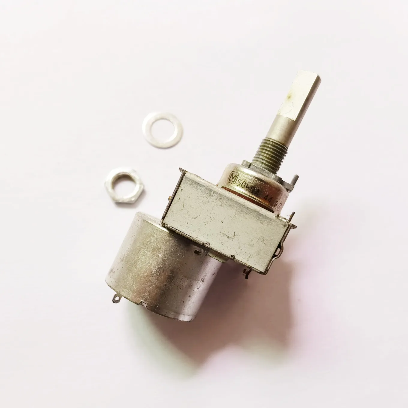 Original new 100% EVUJFEFL3B54 161 Type with remote control motor double potentiometer A50K long handle 25MM (SWITCH)
Original new 100% EVUJFEFL3B54 161 Type with remote control motor double potentiometer A50K long handle 25MM (SWITCH)
