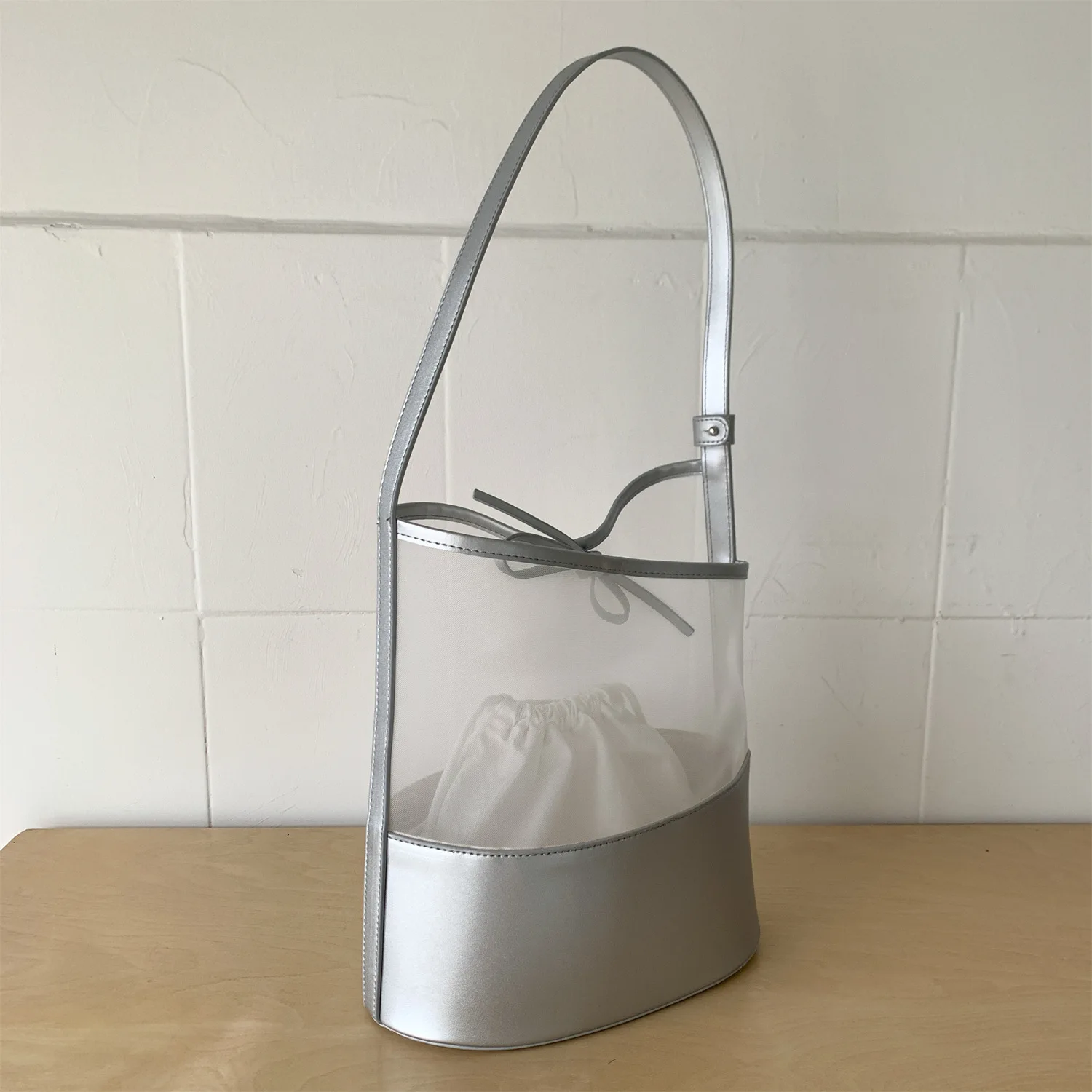 Summer transparent mesh handbag women Beach Bag Splicing design Bucket Shoulder bag for Female Handbags and Purses bolsas
Summer transparent mesh handbag women Beach Bag Splicing design Bucket Shoulder bag for Female Handbags and Purses bolsas