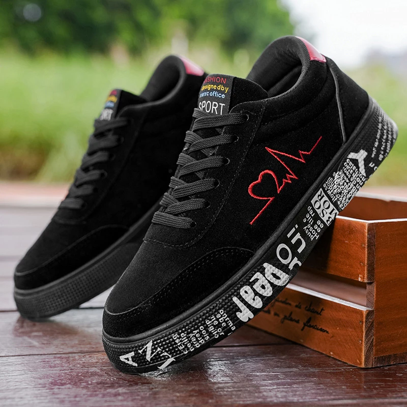 Men'S Black Suede Casual Sneakers With Red Heartbeat Embroidery Low Top Lace Up Skate Shoes Comfortable Versatile Footwear
Men'S Black Suede Casual Sneakers With Red Heartbeat Embroidery Low Top Lace Up Skate Shoes Comfortable Versatile Footwear