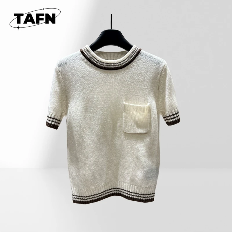 Chunky Knit Sweater for Women, Stay Warm and Fashionable This Winter Comfortable and Stylish for Winter Wear AH1504
Chunky Knit Sweater for Women, Stay Warm and Fashionable This Winter Comfortable and Stylish for Winter Wear AH1504