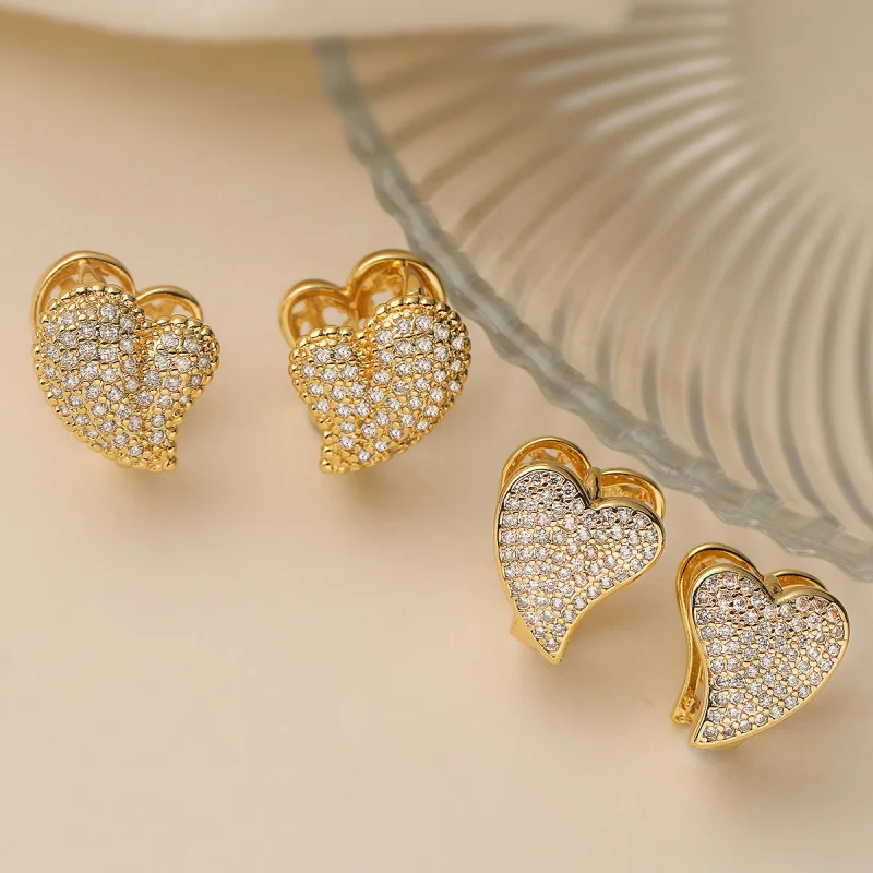European and American Niche Light Luxury Copper Plated 18K Gold Heart Zircon Earrings for Women Fashionable Exquisite Versatile
European and American Niche Light Luxury Copper Plated 18K Gold Heart Zircon Earrings for Women Fashionable Exquisite Versatile