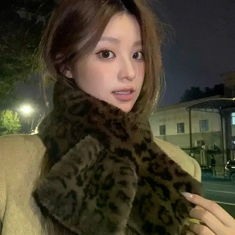 Милый утолщенный теплый шарф с леопардовым принтом, ветрозащитный мягкий шарф из искусственного меха, искусственный кроличий мех, зимний шарф с воротником, накидка на шею
Милый утолщенный теплый шарф с леопардовым принтом, ветрозащитный мягкий шарф из искусственного меха, искусственный кроличий мех, зимний шарф с воротником, накидка на шею