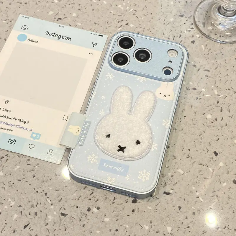 Чехол для телефона с вышивкой Miffy, милый мультяшный дизайн, синий фон, вышитый кролик Miffy, защитный чехол для iPhone 17
Чехол для телефона с вышивкой Miffy, милый мультяшный дизайн, синий фон, вышитый кролик Miffy, защитный чехол для iPhone 17