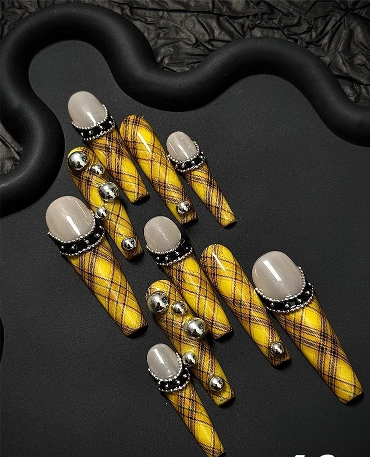 C + Grimm Girl, Manicure Wearing Nail Yellow Plaid Rivet Spice Girl Handmade Nail Piece Niche
C + Grimm Girl, Manicure Wearing Nail Yellow Plaid Rivet Spice Girl Handmade Nail Piece Niche