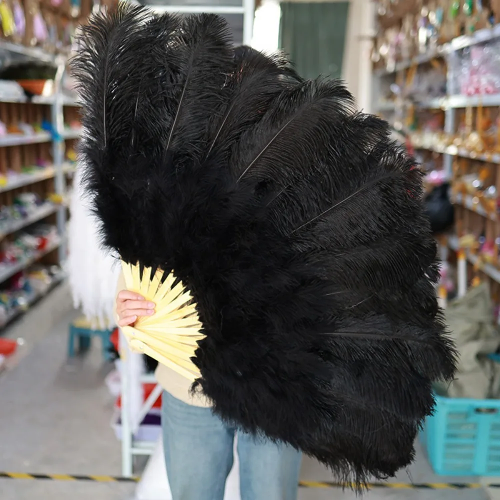 High Quality Big Red Ostrich Handheld Fur Fan 35*60cm 12 Bones Folding Fan Runway Shooting Props Carnival Belly Dance Stage Fan
High Quality Big Red Ostrich Handheld Fur Fan 35*60cm 12 Bones Folding Fan Runway Shooting Props Carnival Belly Dance Stage Fan