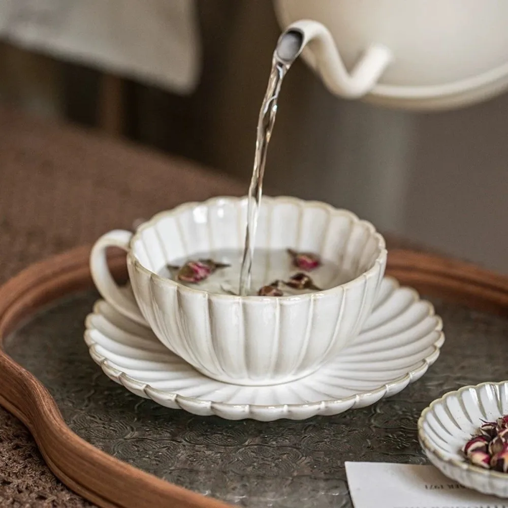 Flower Shaped Ceramic Coffee Cup Plate Set Retro Exquisite Pottery Drinkware Set Light Luxury 230ml Latte Flower Tea Water Cup
Flower Shaped Ceramic Coffee Cup Plate Set Retro Exquisite Pottery Drinkware Set Light Luxury 230ml Latte Flower Tea Water Cup