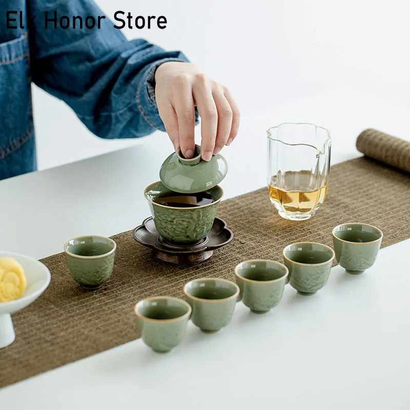 9pc/Set Luxury Yue Kiln Celadon Kungfu Tea Set Relief Taihu Lake Orchid Covered Bowl Saucer Tea Maker Glass Justice Cup Gift Box
9pc/Set Luxury Yue Kiln Celadon Kungfu Tea Set Relief Taihu Lake Orchid Covered Bowl Saucer Tea Maker Glass Justice Cup Gift Box