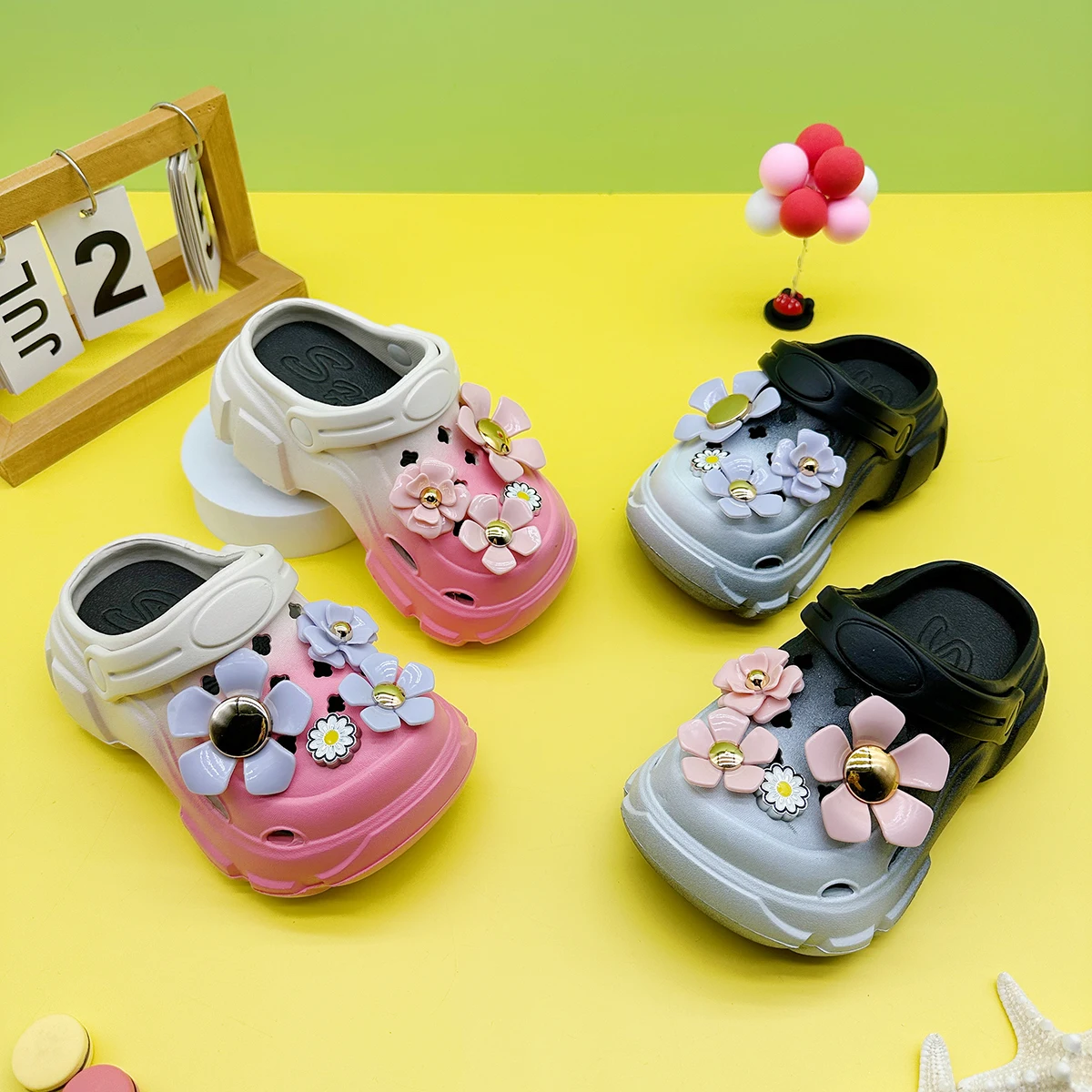 Cute and Versatile Parent-Child Slippers for Boys and Girls, New Cartoon Pink and Purple Floral Clogs with Soft Non-Slip Soles and Closed-Toe Design, Model 606
Cute and Versatile Parent-Child Slippers for Boys and Girls, New Cartoon Pink and Purple Floral Clogs with Soft Non-Slip Soles and Closed-Toe Design, Model 606