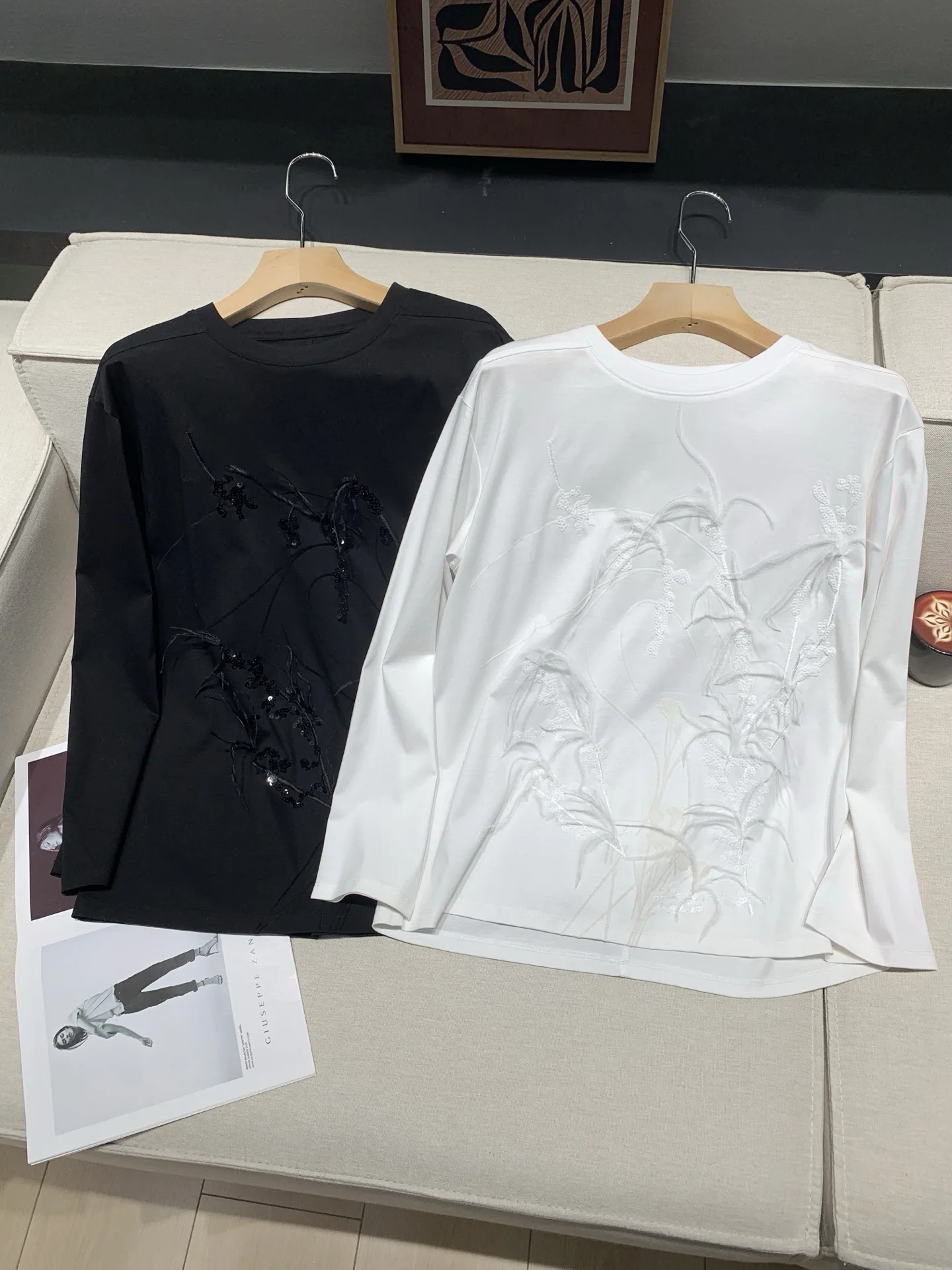 Women Sequin Feather Decoration Pullover 100% Cotton Round Neck Long Sleeve Fashion Tee Tops
Women Sequin Feather Decoration Pullover 100% Cotton Round Neck Long Sleeve Fashion Tee Tops