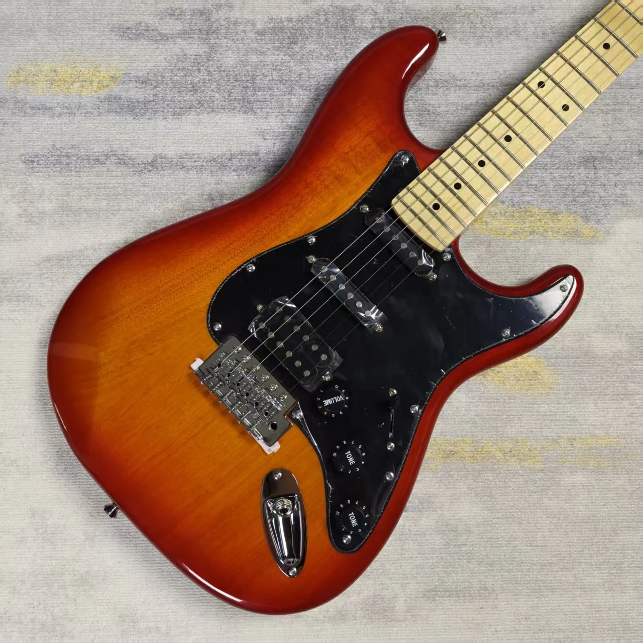Hot Sale ST Eletric Guitar Maple Fretboard Vintage Sunbust Color
Hot Sale ST Eletric Guitar Maple Fretboard Vintage Sunbust Color