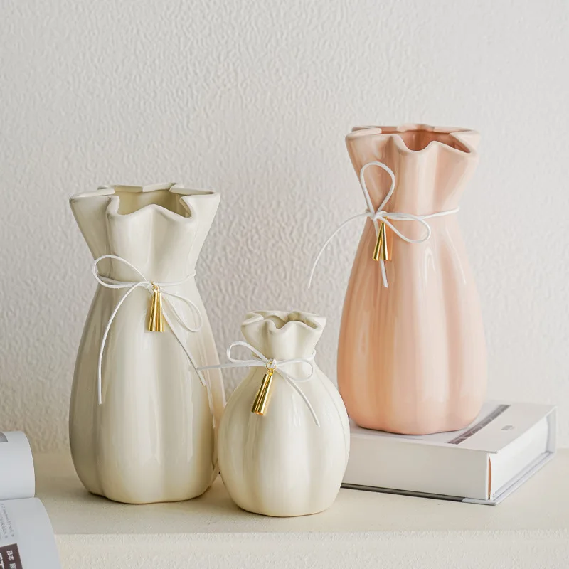Ceramic vase flower arrangement ornament - living room, dining table, dried flower decoration - minimalist modern style
Ceramic vase flower arrangement ornament - living room, dining table, dried flower decoration - minimalist modern style