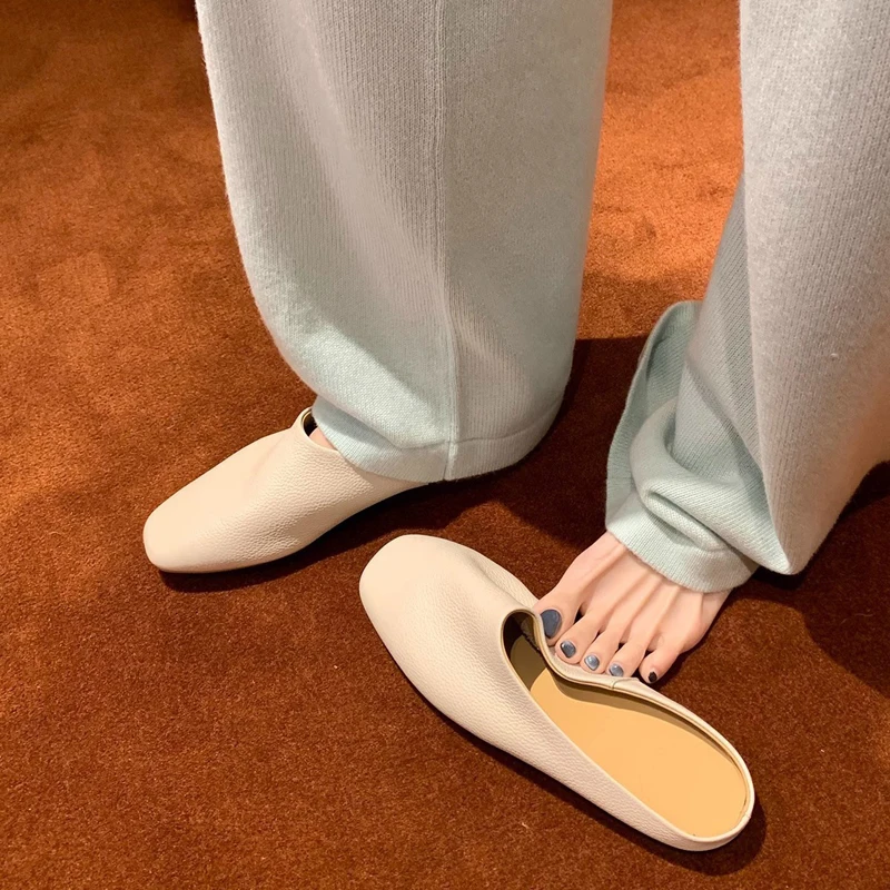 Brief Solid PU Leather Mules Woman Square Toe Slides Ladies Soft Soled Pantufla Cozy Slip on Barefoot Shoes Female Flat Slippers
Brief Solid PU Leather Mules Woman Square Toe Slides Ladies Soft Soled Pantufla Cozy Slip on Barefoot Shoes Female Flat Slippers