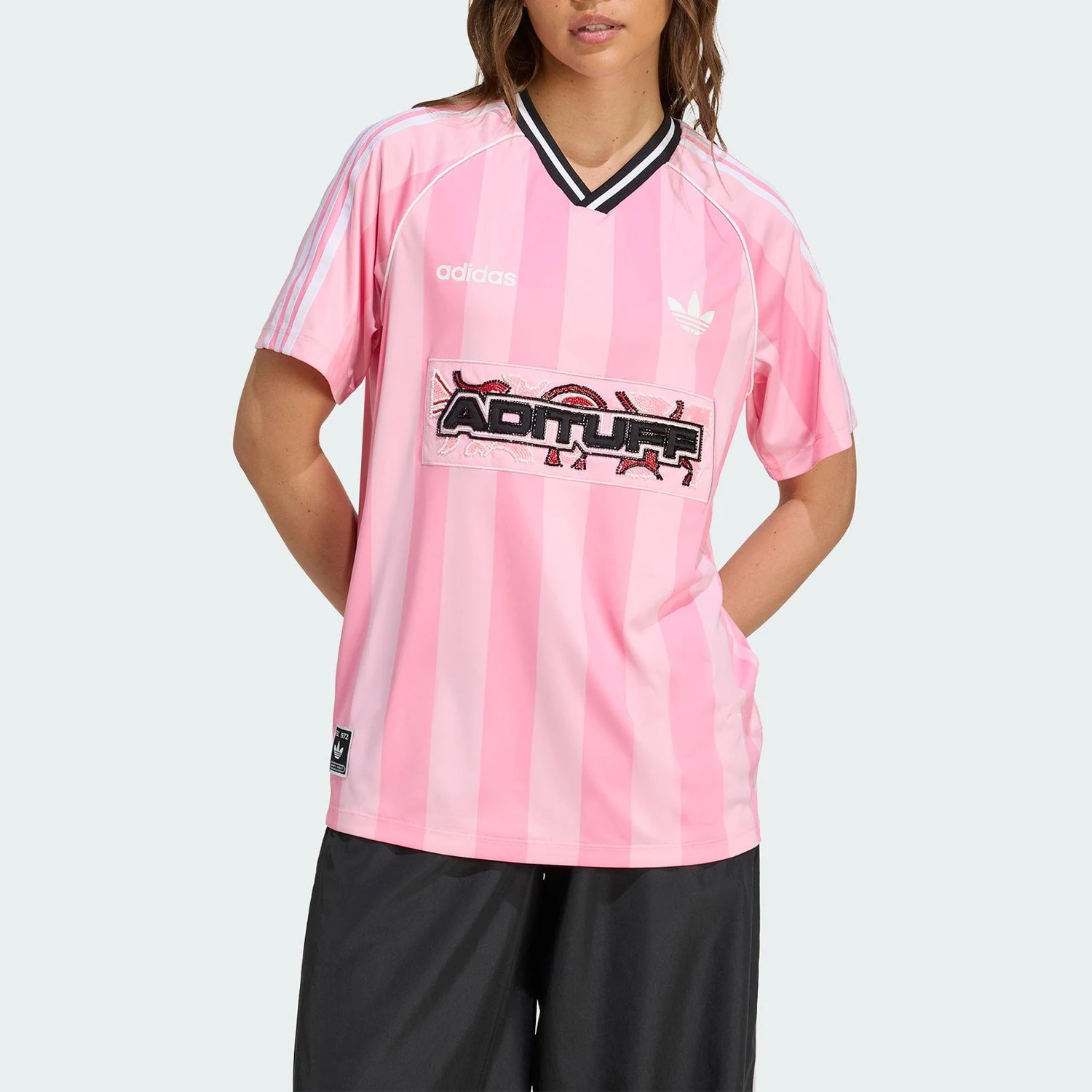 Adidas Originals Women's Classic Loose V-neck Jersey T-shirt KD2272
Adidas Originals Women's Classic Loose V-neck Jersey T-shirt KD2272