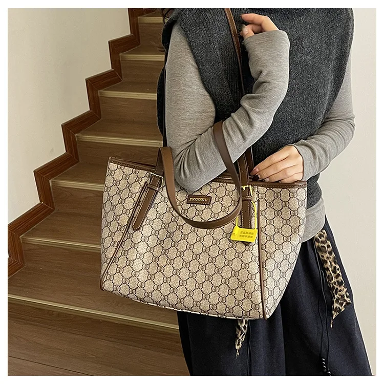 Large Capacity Retro Print Tote Bag Women Premium European Style Shopper Purse Casual Daily Shopping Handbag
Large Capacity Retro Print Tote Bag Women Premium European Style Shopper Purse Casual Daily Shopping Handbag