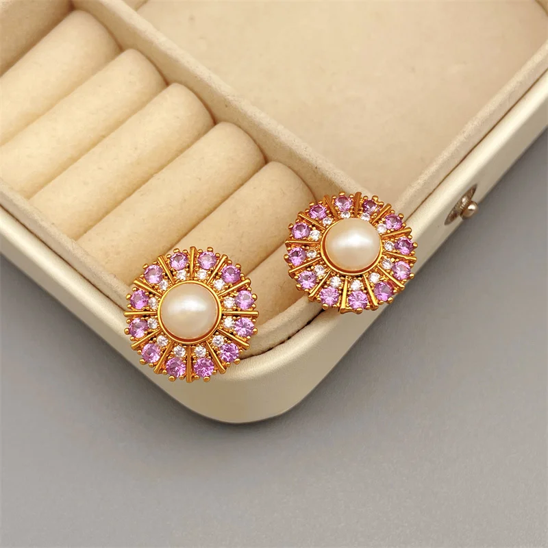 Korean Inlaid Diamond Colorful Zircon Freshwater Pearl Stud Earrings For Women Luxury Fashion Exquisite Earrings Jewelry
Korean Inlaid Diamond Colorful Zircon Freshwater Pearl Stud Earrings For Women Luxury Fashion Exquisite Earrings Jewelry