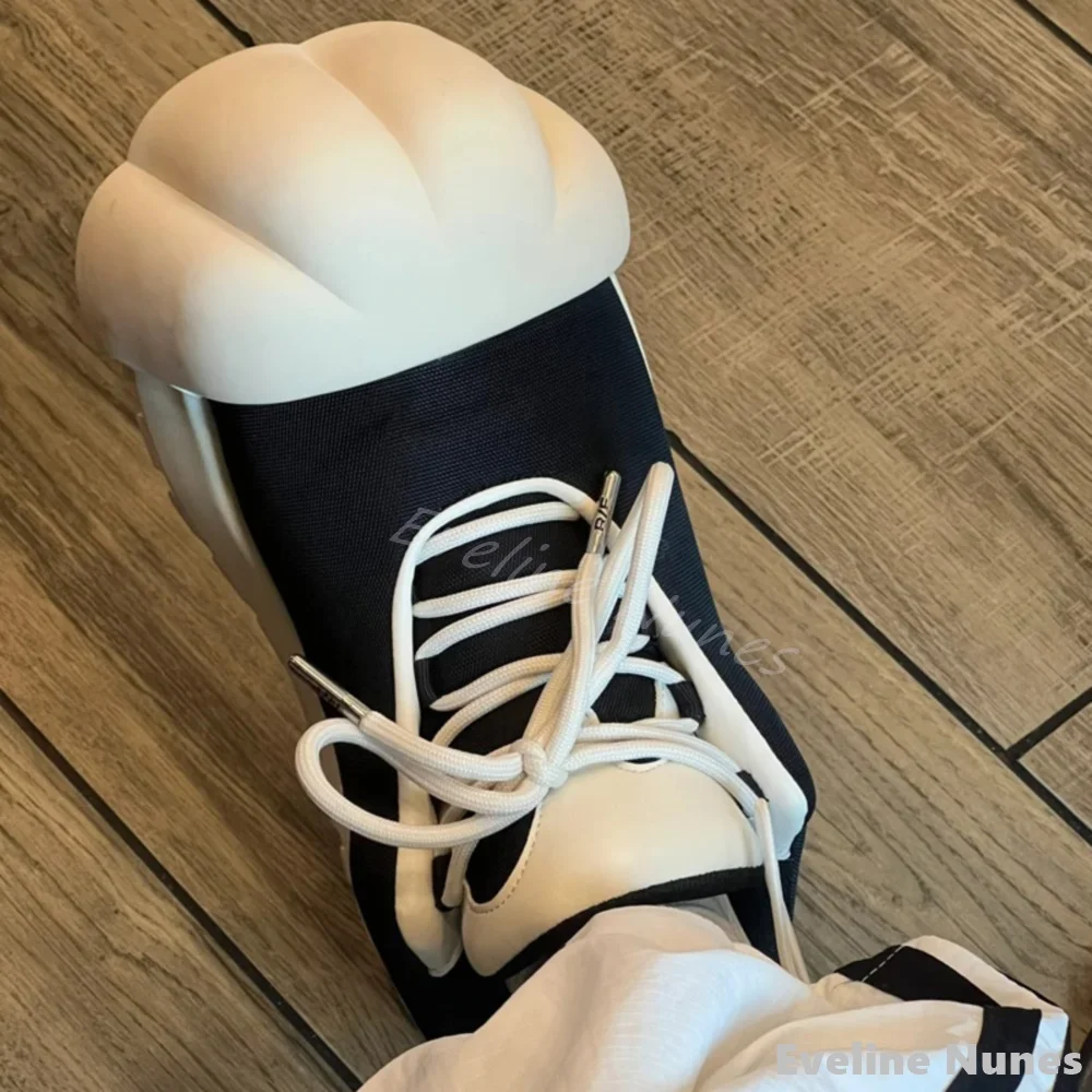 Cute Cat Claw Canvas Shoes Women Thick Sole Cross Tied Black White Casual Cat Claw Shoes 2025 Spring New Fashion Couple Shoes
Cute Cat Claw Canvas Shoes Women Thick Sole Cross Tied Black White Casual Cat Claw Shoes 2025 Spring New Fashion Couple Shoes