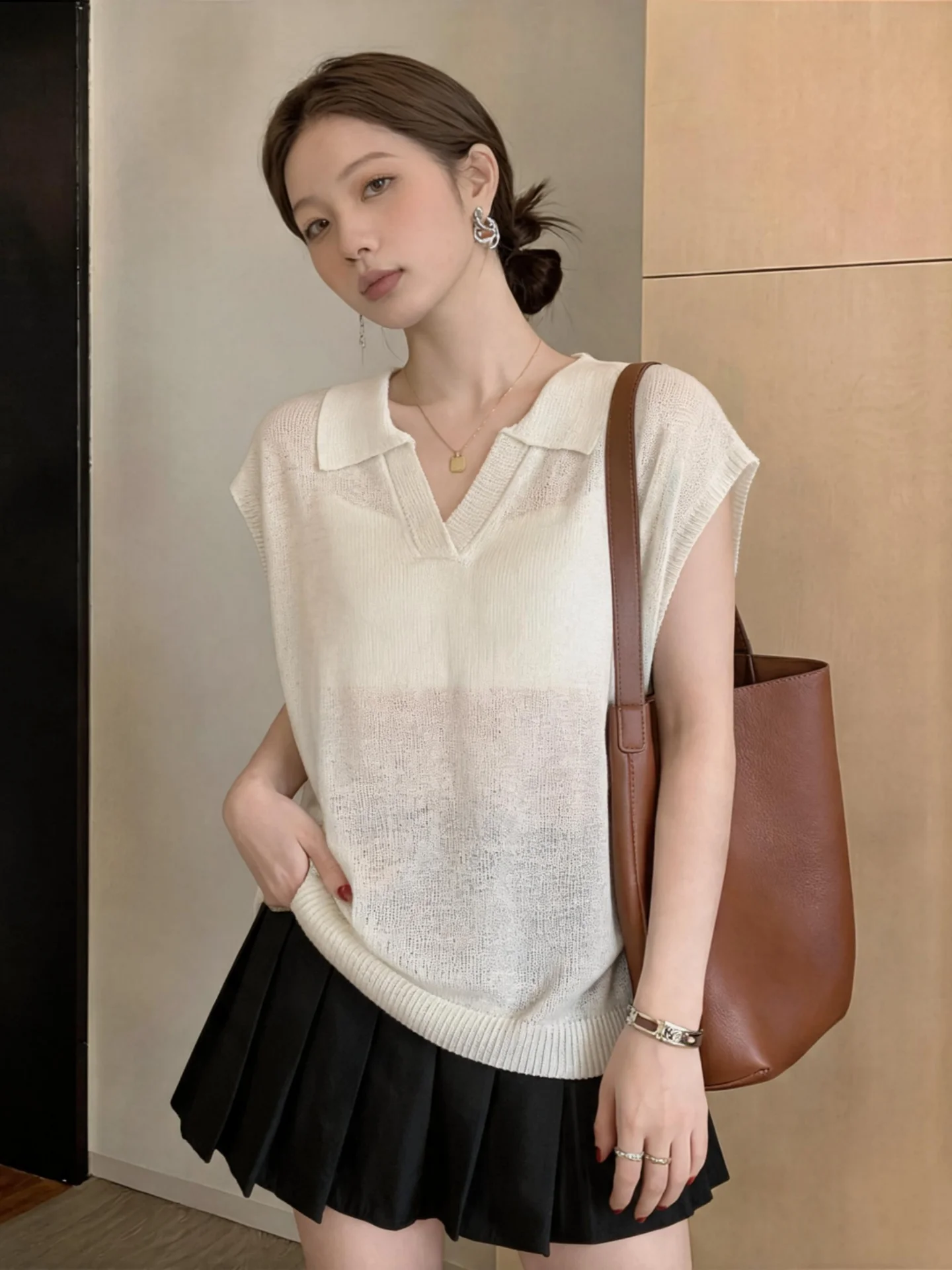 Slimming V-Neck Short Sleeve Ice Silk T-Shirt Cover up Women Summer 2026 New plus Size Transparent Design Korean Style Top
Slimming V-Neck Short Sleeve Ice Silk T-Shirt Cover up Women Summer 2026 New plus Size Transparent Design Korean Style Top