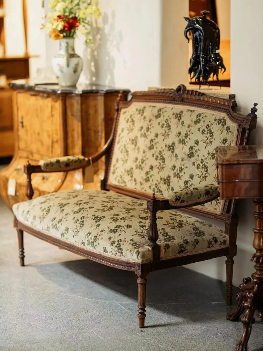 Solid wood sofa chair antique carved double chair pastoral balcony leisure chair
Solid wood sofa chair antique carved double chair pastoral balcony leisure chair